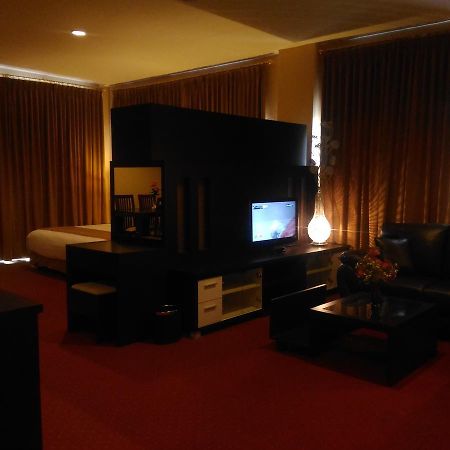 Grand Royal Taliwang Hotel エクステリア 写真