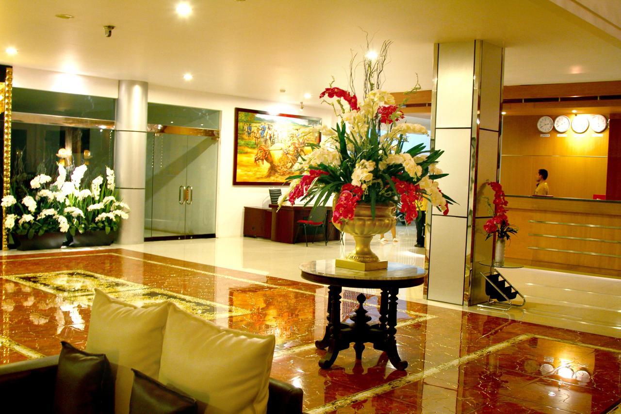 Grand Royal Taliwang Hotel エクステリア 写真