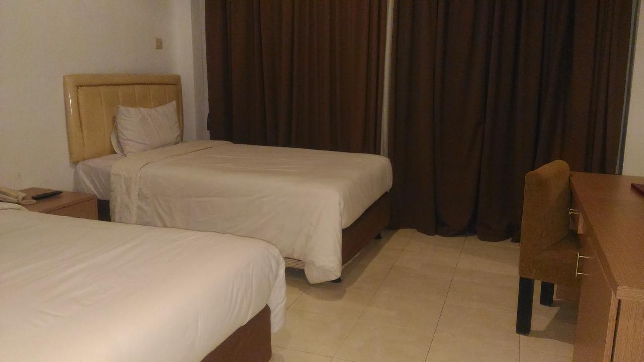 Grand Royal Taliwang Hotel エクステリア 写真