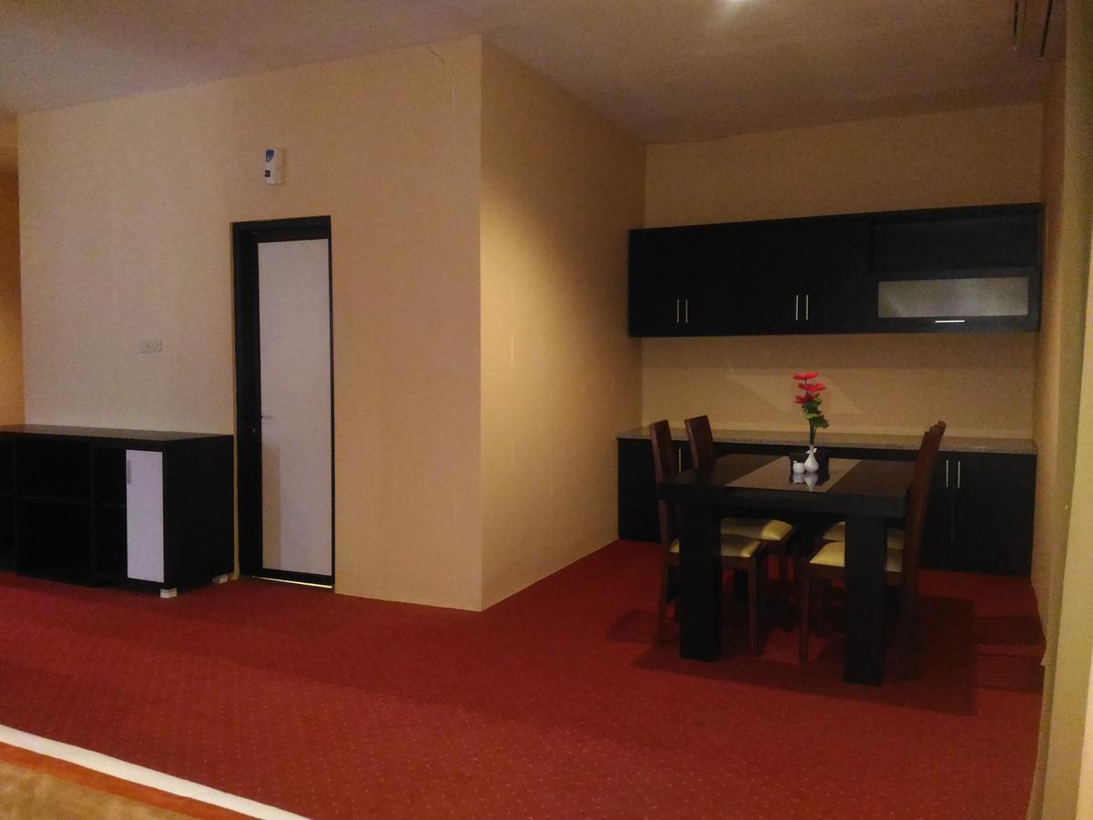 Grand Royal Taliwang Hotel エクステリア 写真