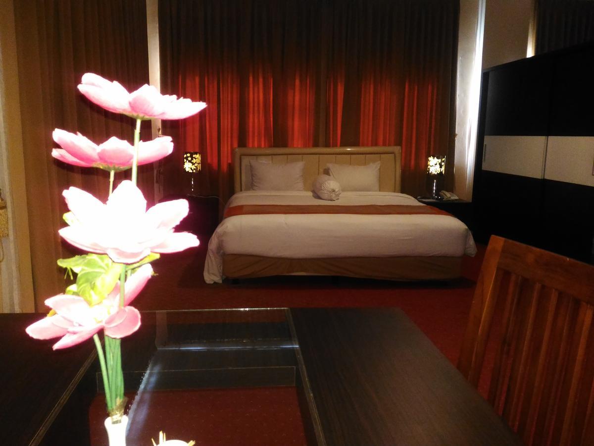 Grand Royal Taliwang Hotel エクステリア 写真