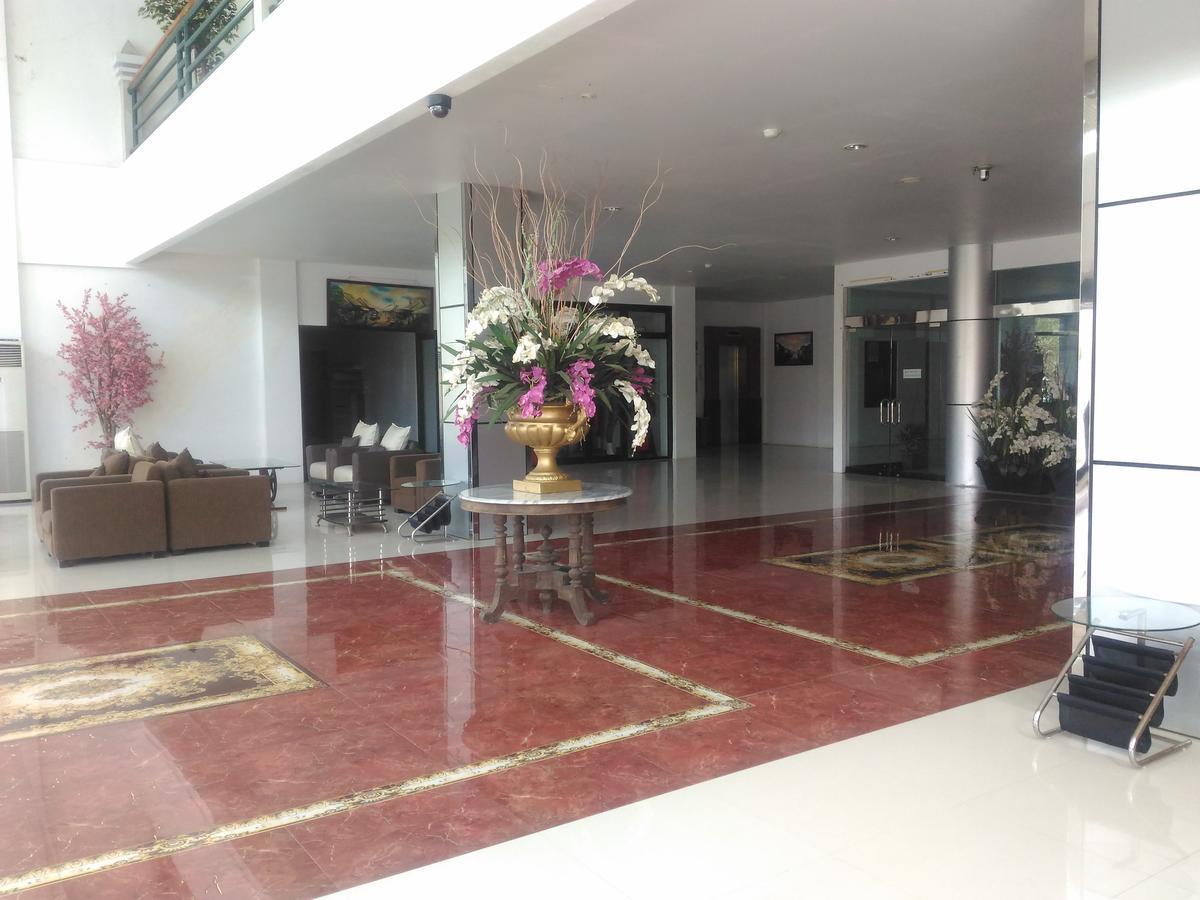Grand Royal Taliwang Hotel エクステリア 写真