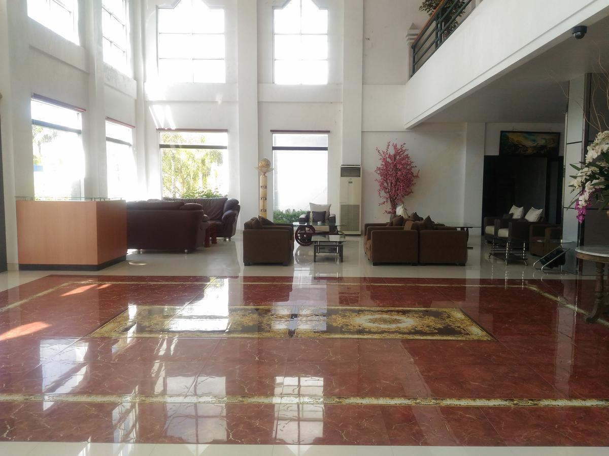 Grand Royal Taliwang Hotel エクステリア 写真