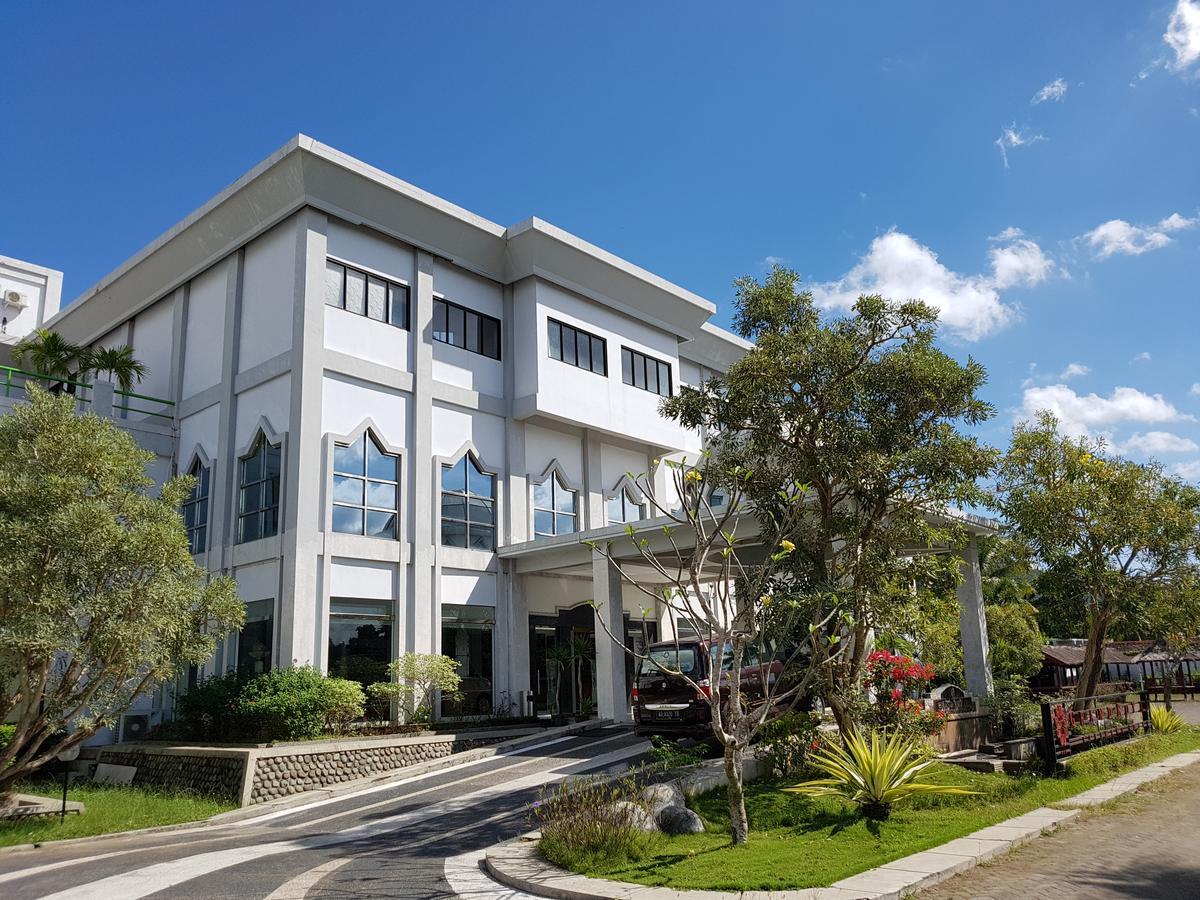 Grand Royal Taliwang Hotel エクステリア 写真