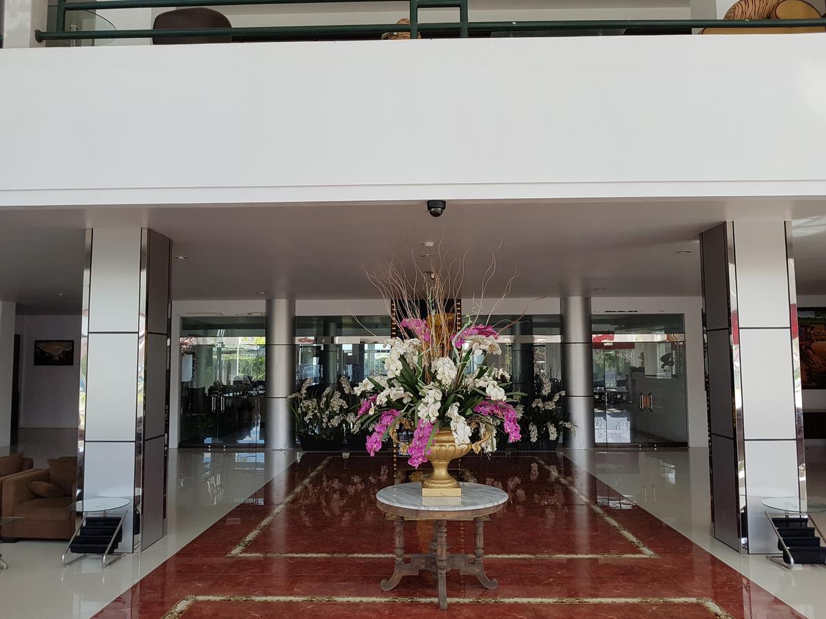 Grand Royal Taliwang Hotel エクステリア 写真